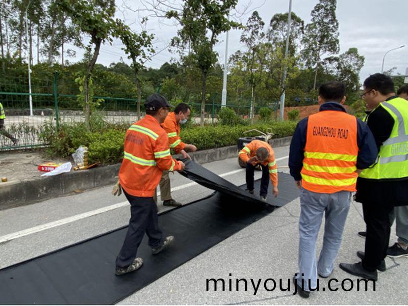 新材料推廣現場縯(yan)示：帶您(nin)觀摩網裂貼(tie)的脩復魅(mei)力